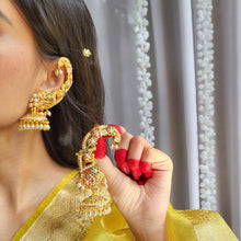Load image into Gallery viewer, Jadau "Cuff" Earrings (Karnphool)