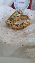 Load image into Gallery viewer, Jadau "Neelkamal" Bangles