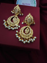 Load image into Gallery viewer, Jadau "Mogra" Necklace Set