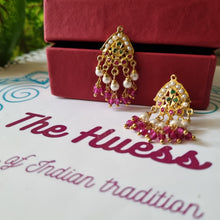 Load image into Gallery viewer, Jadau "Suchi" earrings (White-Pink)