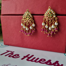 Load image into Gallery viewer, Jadau "Suchi" earrings (White-Pink)