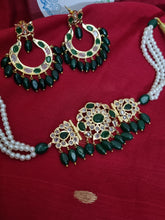 Load image into Gallery viewer, Hyderabadi Jadau &quot;Gulmohar&quot; Necklace Set - Green
