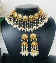 Load image into Gallery viewer, Hyderabadi Jadau &quot;Ujwala&quot; Necklace Set
