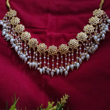 Load image into Gallery viewer, Hyderabadi Jadau &quot;Ujwala&quot; Necklace Set
