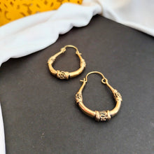 Load image into Gallery viewer, &quot;Zoe&quot; Hoop Earrings
