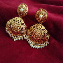 Load image into Gallery viewer, Jadau &quot;Sevanti&quot; Earrings
