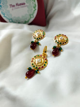 Load image into Gallery viewer, Jadau "Mahi" Pendant Set

