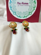 Load image into Gallery viewer, Jadau "Mahi" Pendant Set
