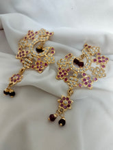 Load image into Gallery viewer, Jadau "Chandra" Earrings
