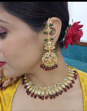 Load image into Gallery viewer, Jadau "Phulwa" Necklace Set
