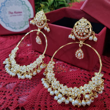 Load image into Gallery viewer, Jadau &quot;Chandbali&quot; Earrings - White
