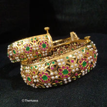 Load image into Gallery viewer, Jadau &quot;Mohini&quot; Bangles
