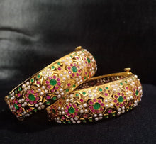 Load image into Gallery viewer, Jadau &quot;Mohini&quot; Bangles
