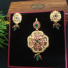 Load image into Gallery viewer, Jadau &quot;Sukriti&quot; Pendant Set
