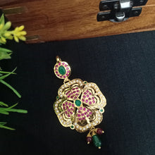 Load image into Gallery viewer, Jadau &quot;Sukriti&quot; Pendant Set
