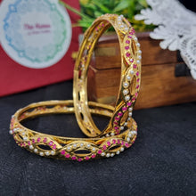 Load image into Gallery viewer, Jadau &quot;Beli&quot; Bangles
