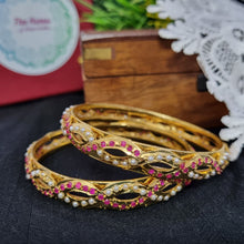 Load image into Gallery viewer, Jadau &quot;Beli&quot; Bangles
